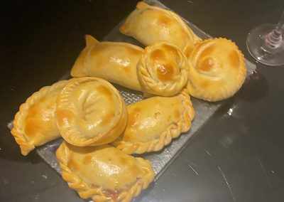 Prepara la famosa empanada de pino